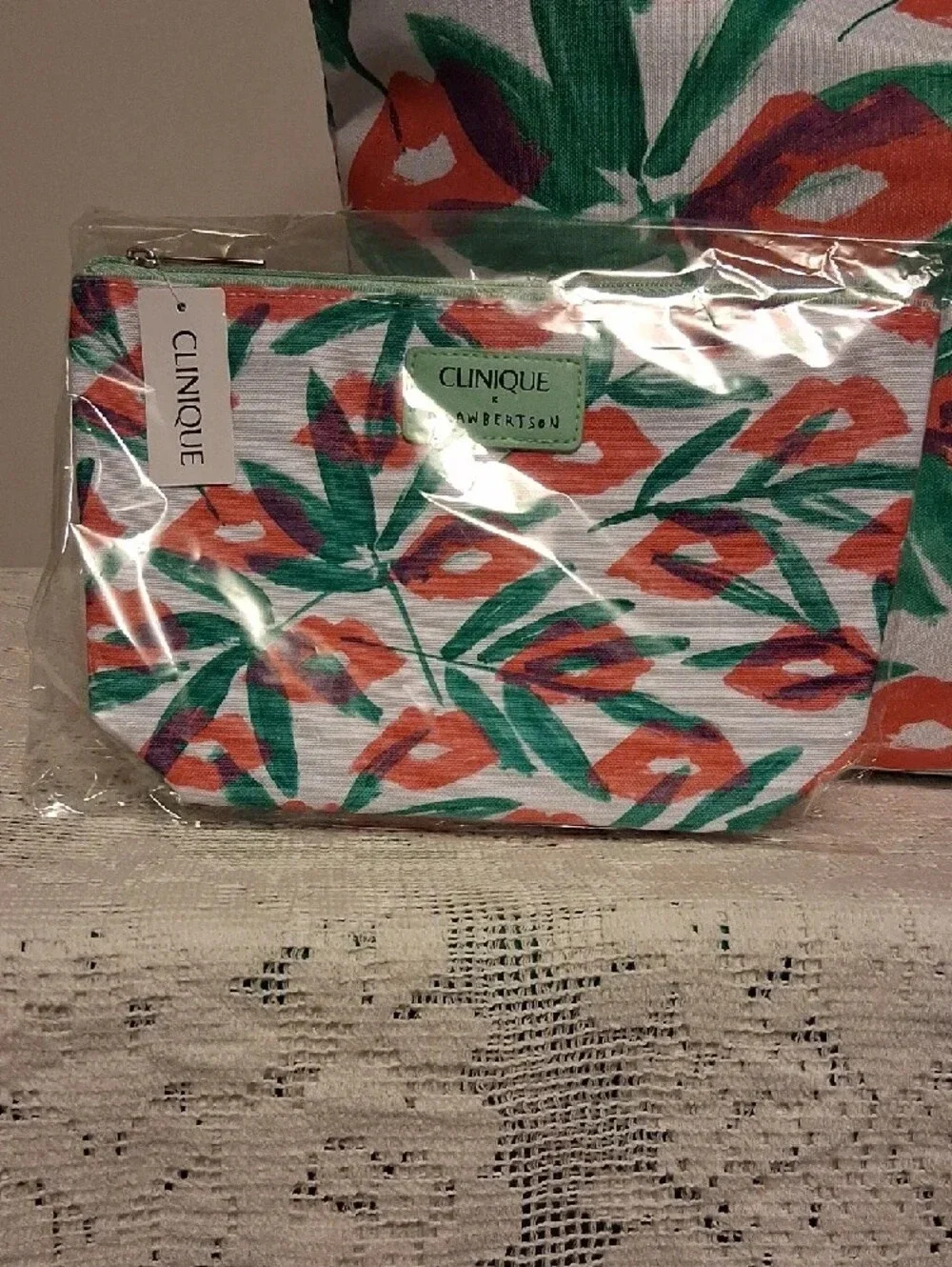 💓🪞Clinique X Drawbertson White Green and Pink Canvas Tote with Matching Pouch